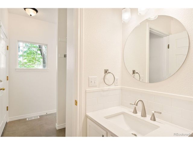 818 S Terry St B9, Longmont, CO 80501