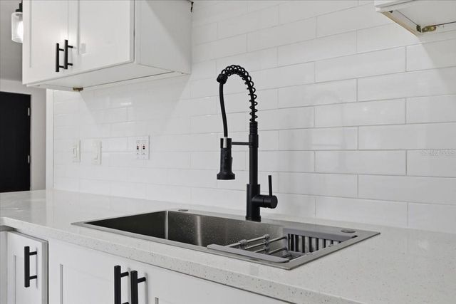 1723 E IDELL STREET, Tampa, FL 33604