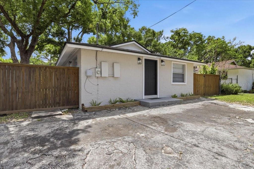 Image 2 of property listing at 1723 E IDELL STREET, Tampa, FL 33604