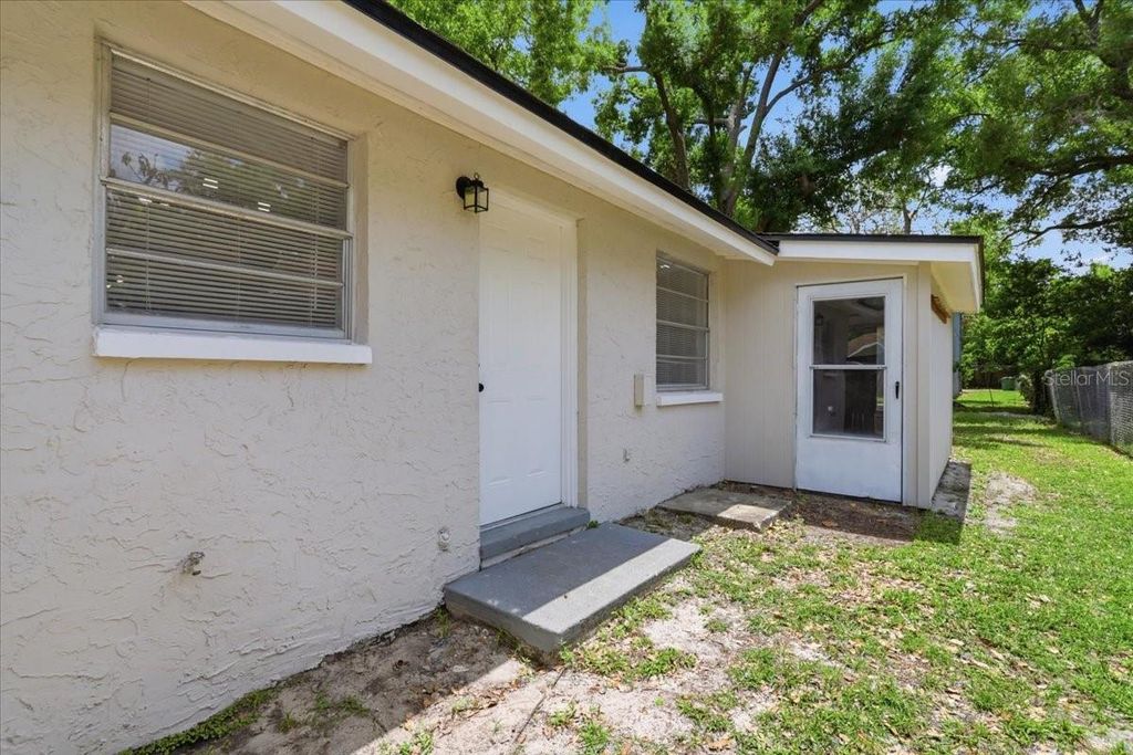 Image 13 of property listing at 1723 E IDELL STREET, Tampa, FL 33604
