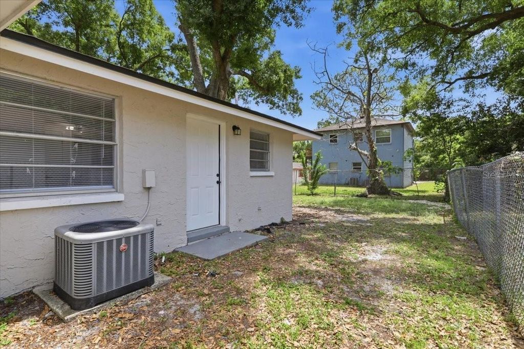 Image 14 of property listing at 1723 E IDELL STREET, Tampa, FL 33604
