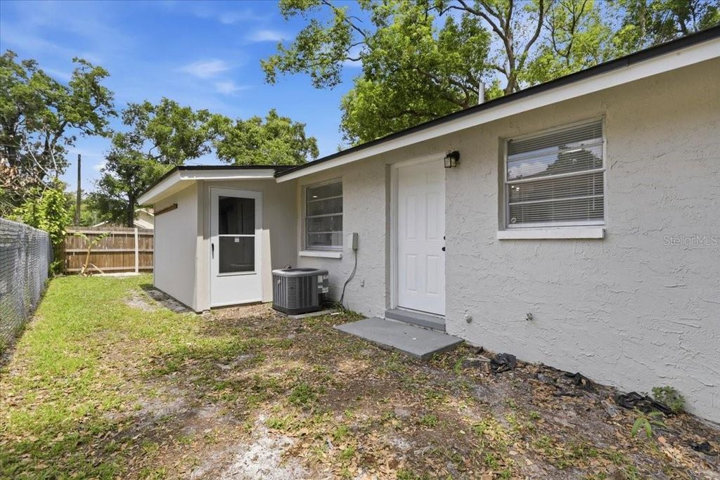 Image 15 of property listing at 1723 E IDELL STREET, Tampa, FL 33604