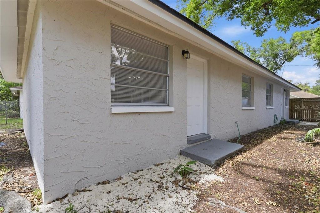 Image 18 of property listing at 1723 E IDELL STREET, Tampa, FL 33604