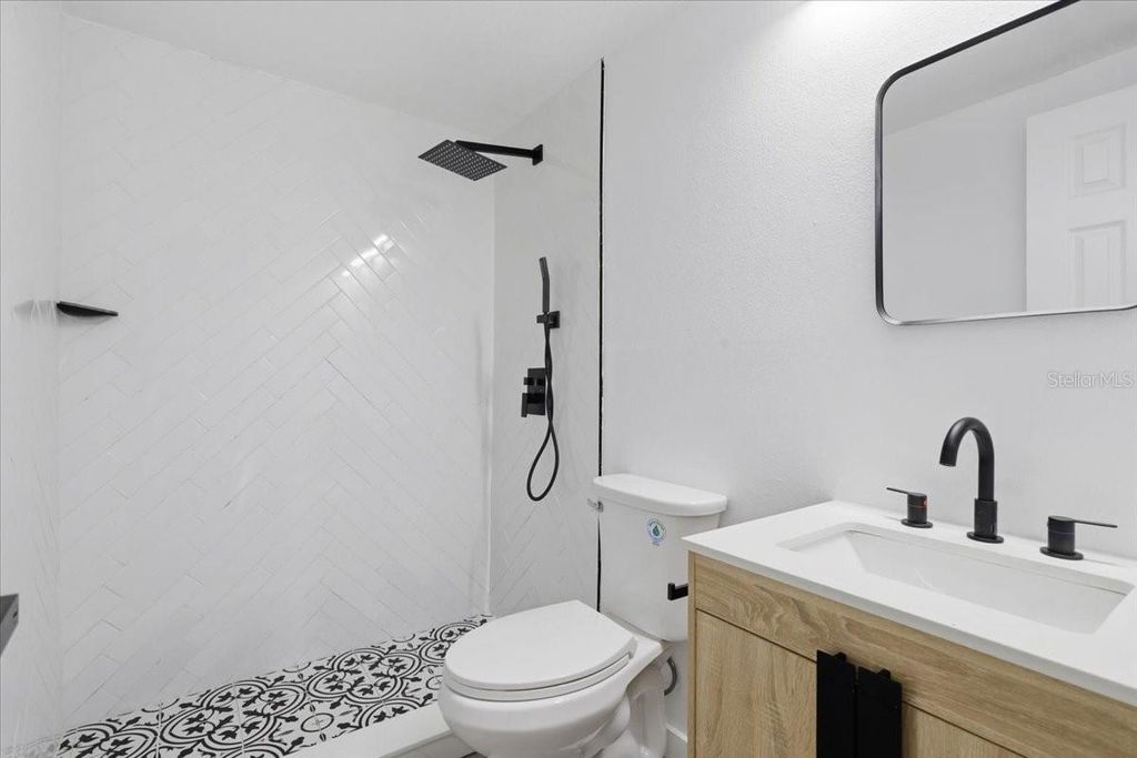 Image 34 of property listing at 1723 E IDELL STREET, Tampa, FL 33604