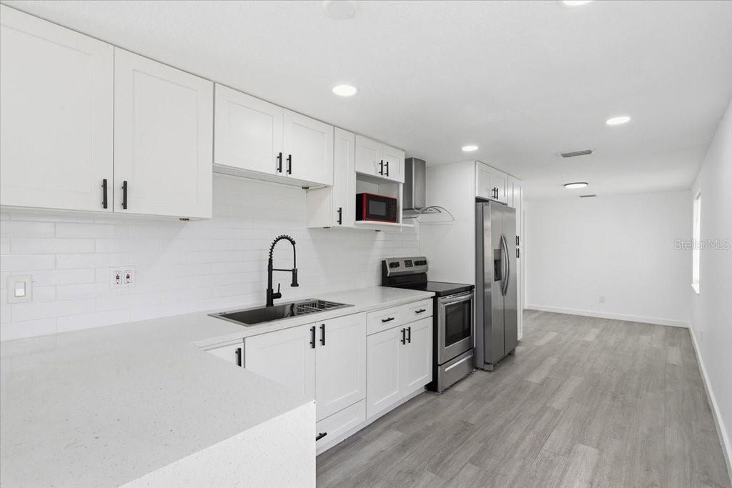 Image 37 of property listing at 1723 E IDELL STREET, Tampa, FL 33604