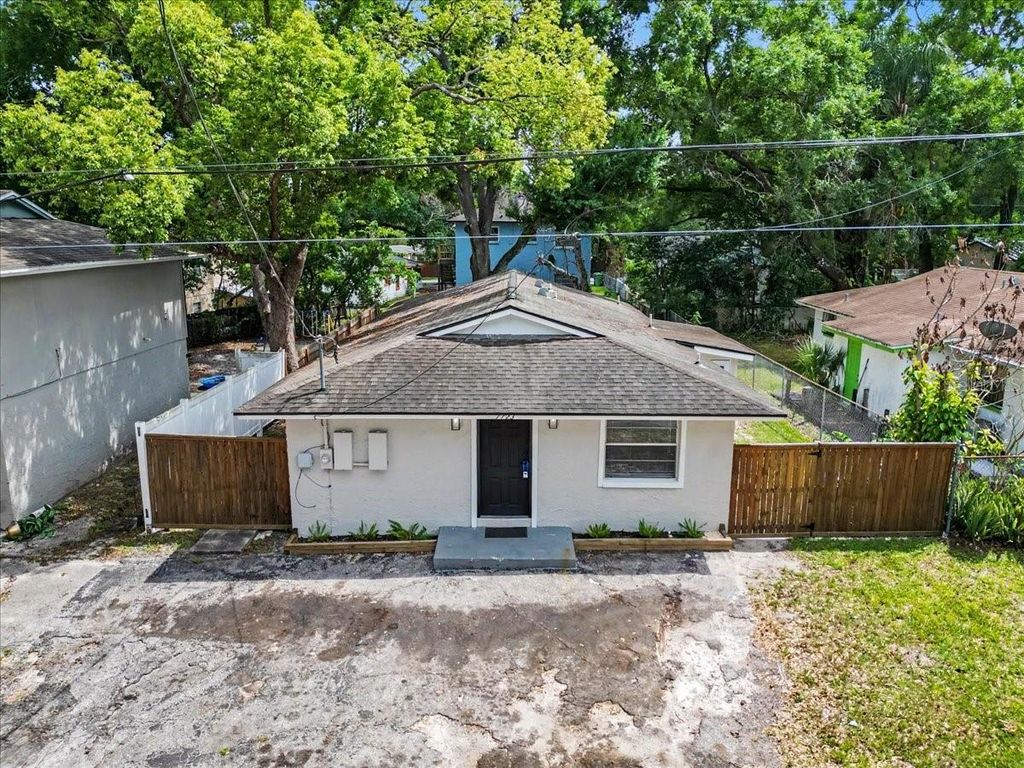 Image 5 of property listing at 1723 E IDELL STREET, Tampa, FL 33604