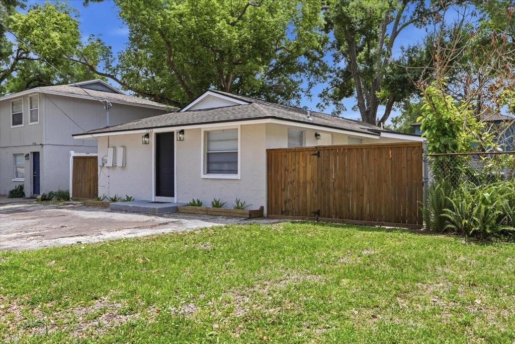Image 6 of property listing at 1723 E IDELL STREET, Tampa, FL 33604