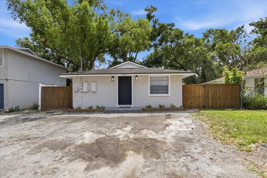 Image 7 of property listing at 1723 E IDELL STREET, Tampa, FL 33604