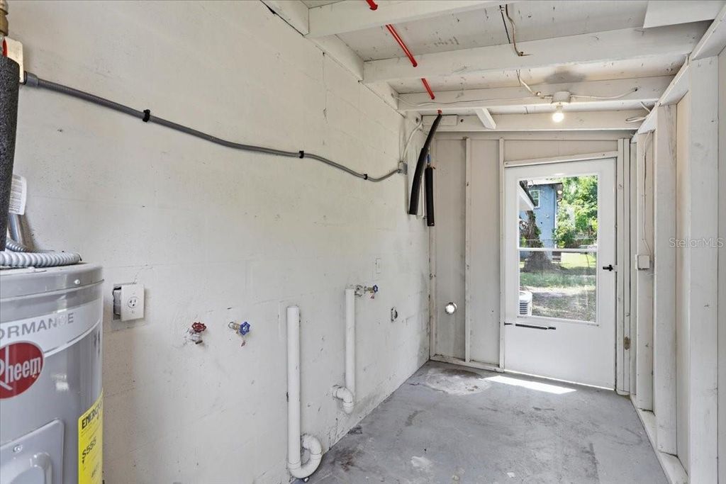 Image 67 of property listing at 1723 E IDELL STREET, Tampa, FL 33604
