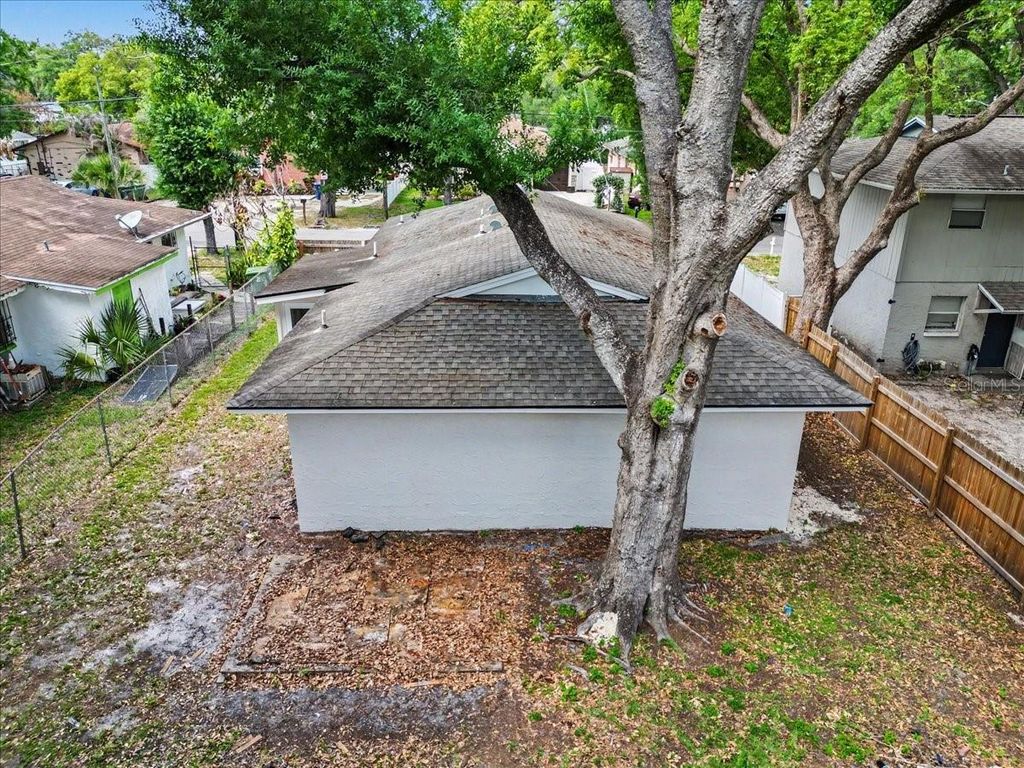 Image 9 of property listing at 1723 E IDELL STREET, Tampa, FL 33604