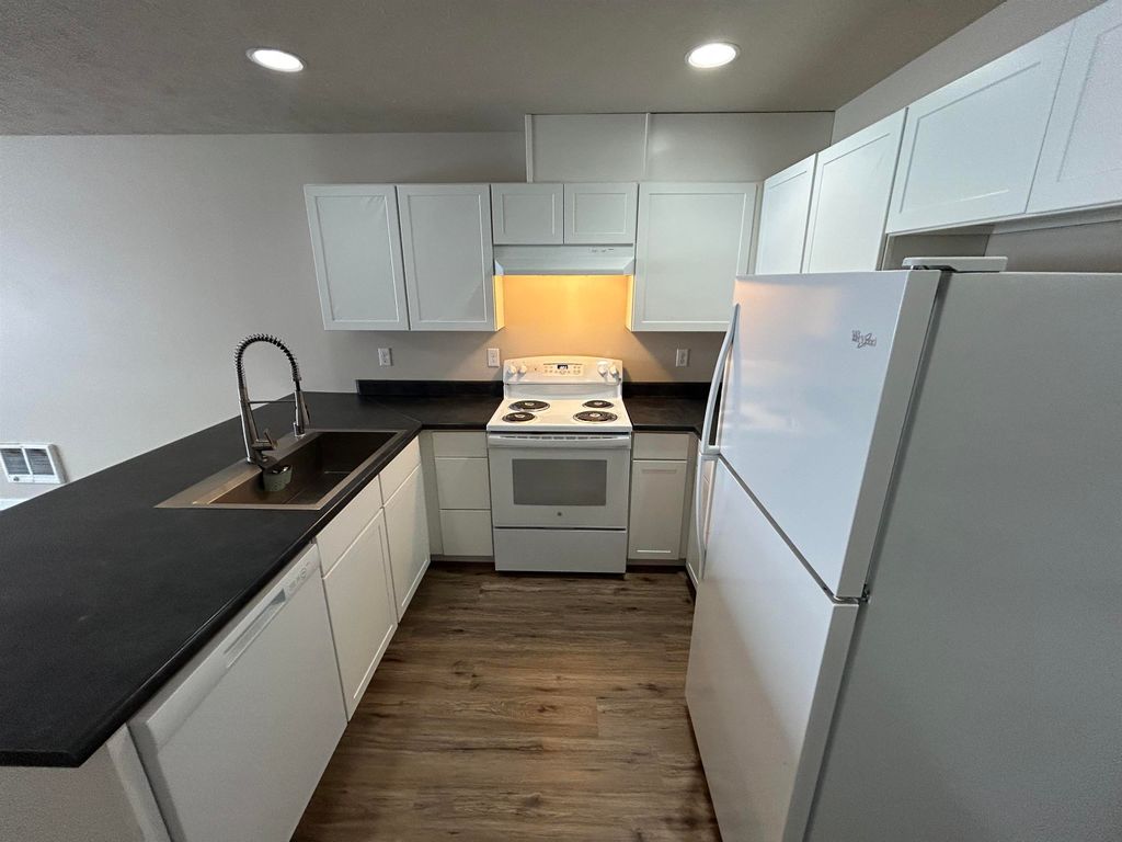 308-318 W 3rd St, Cheney, WA 99004 photo 11