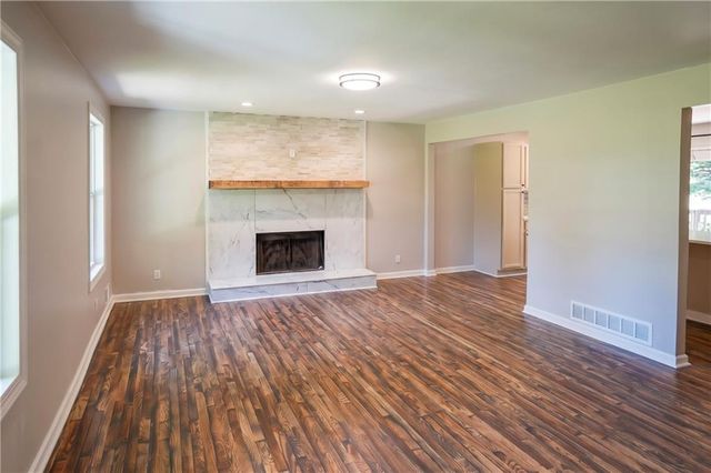 323 Hill Crest Circle, Woodstock, GA 30188
