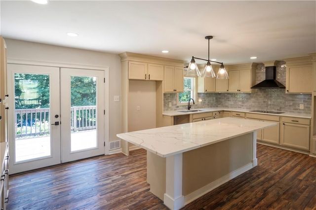323 Hill Crest Circle, Woodstock, GA 30188