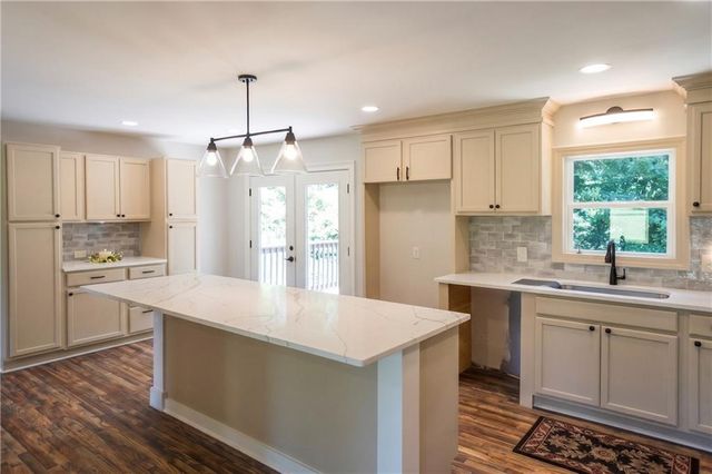 323 Hill Crest Circle, Woodstock, GA 30188