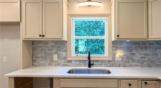 323 Hill Crest Circle, Woodstock, GA 30188