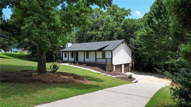 323 Hill Crest Circle, Woodstock, GA 30188