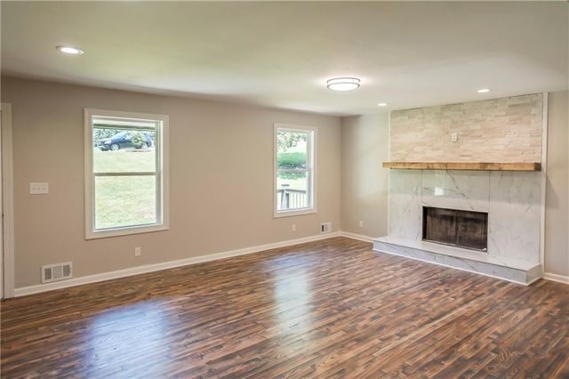323 Hill Crest Circle, Woodstock, GA 30188
