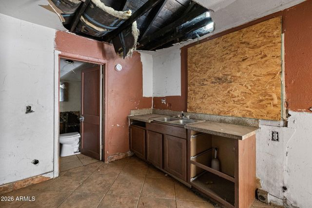 2021 W WASHINGTON Street, Phoenix, AZ 85009
