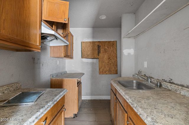 2021 W WASHINGTON Street, Phoenix, AZ 85009