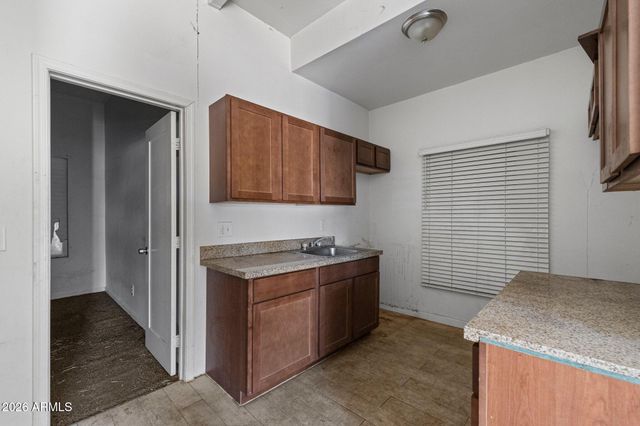 2021 W WASHINGTON Street, Phoenix, AZ 85009