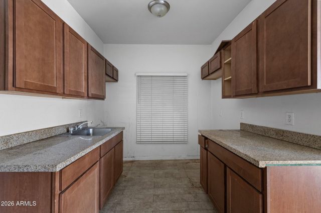 2021 W WASHINGTON Street, Phoenix, AZ 85009