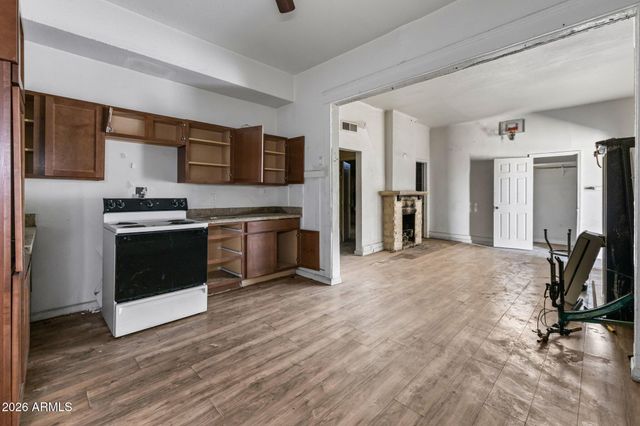 2021 W WASHINGTON Street, Phoenix, AZ 85009