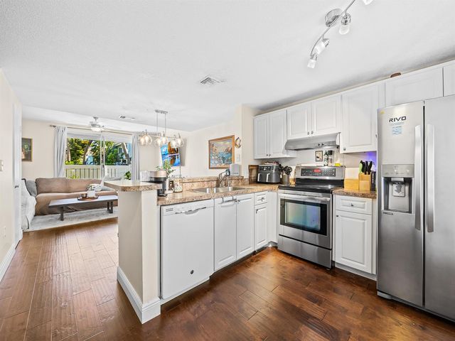 1074 Jeffery Street, Boca Raton, FL 33487