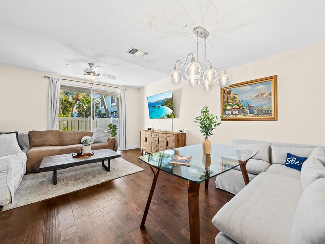 1074 Jeffery Street, Boca Raton, FL 33487