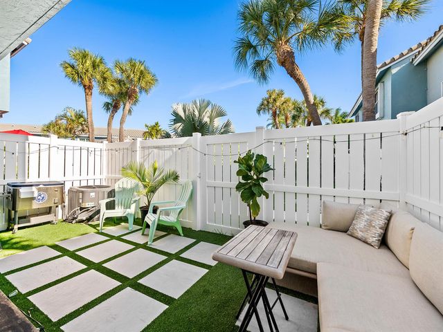 1074 Jeffery Street, Boca Raton, FL 33487