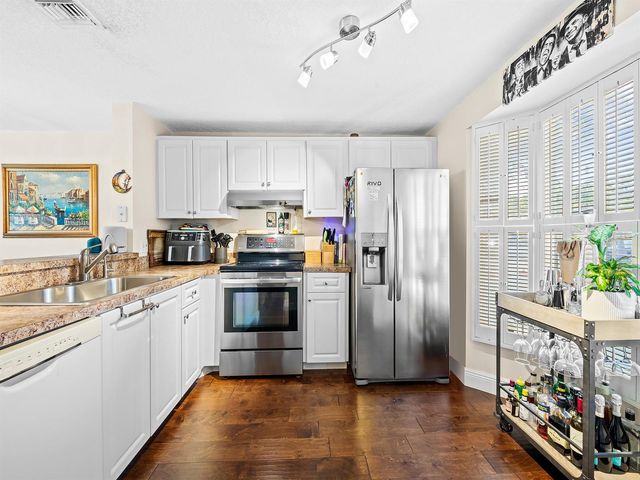 1074 Jeffery Street, Boca Raton, FL 33487