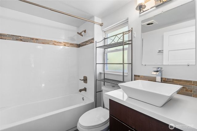 1443 22nd Avenue, Seattle, WA 98122