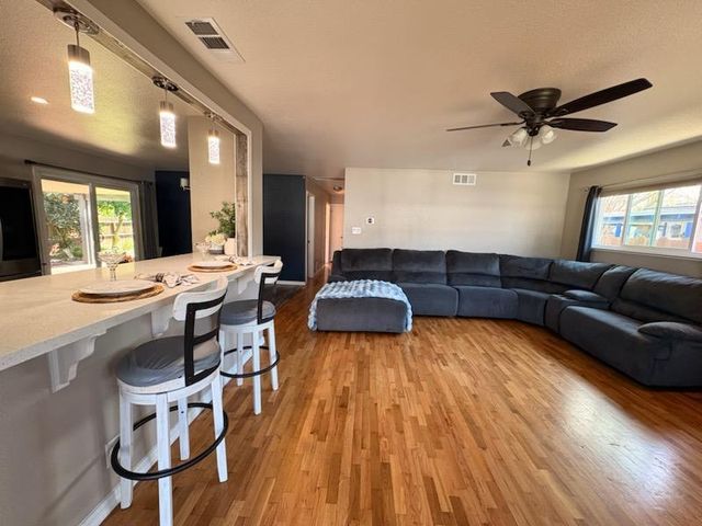 1908 Debonaire Ct, Modesto, CA 95350