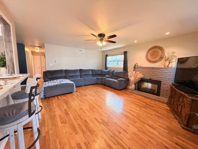 1908 Debonaire Ct, Modesto, CA 95350