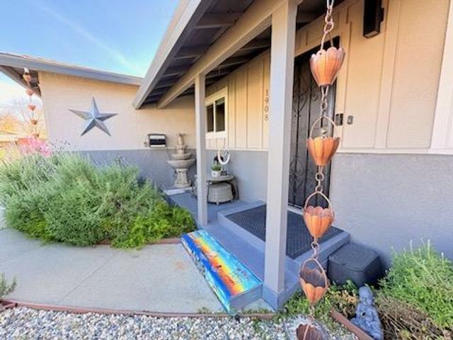 1908 Debonaire Ct, Modesto, CA 95350