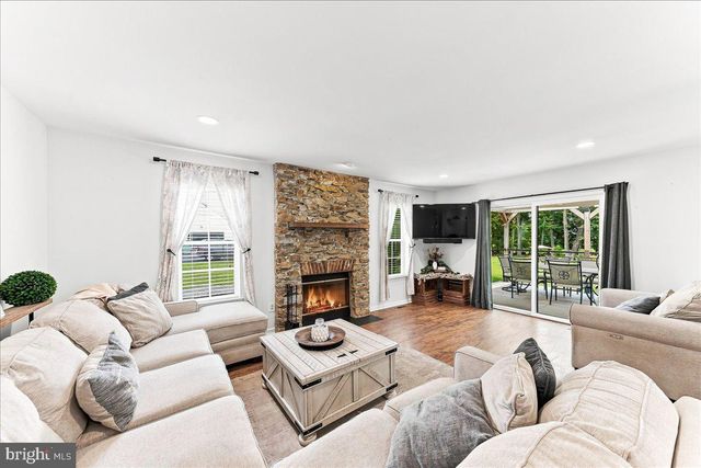 304 MILL POND LN, Oxford, PA 19363