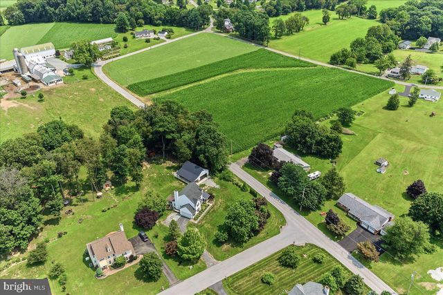 304 MILL POND LN, Oxford, PA 19363