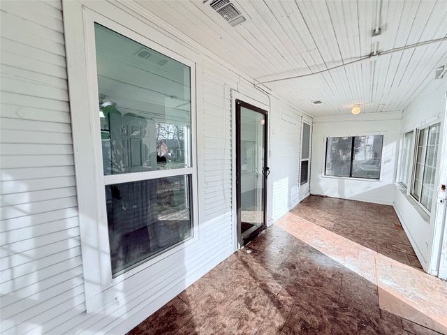 727 W Day Street, Denison, TX 75020