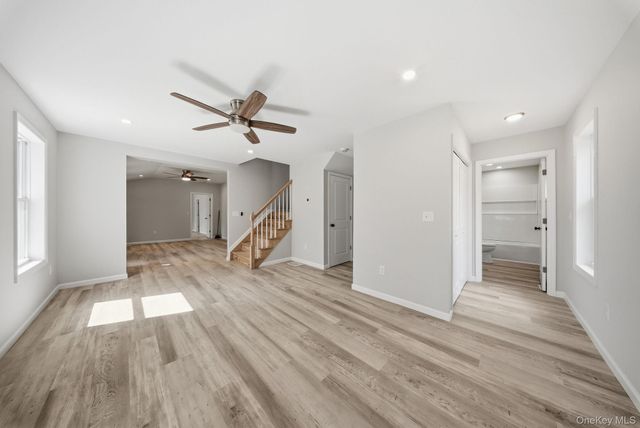 24 Farmingdale Lane, Bloomingburg, NY 12721
