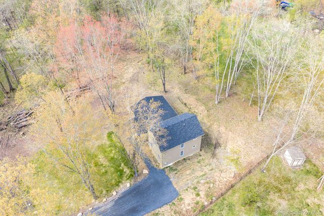 24 Farmingdale Lane, Bloomingburg, NY 12721