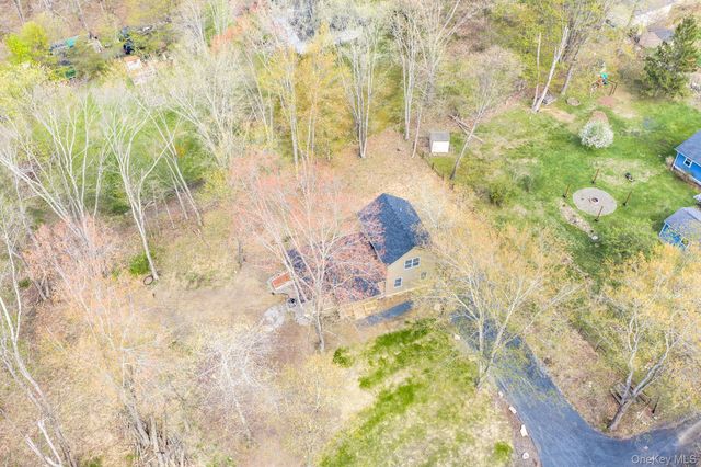 24 Farmingdale Lane, Bloomingburg, NY 12721