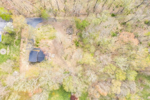 24 Farmingdale Lane, Bloomingburg, NY 12721