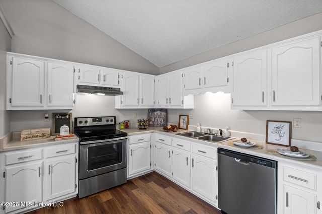 6902 Magnolia Drive, Olive Branch, MS 38654