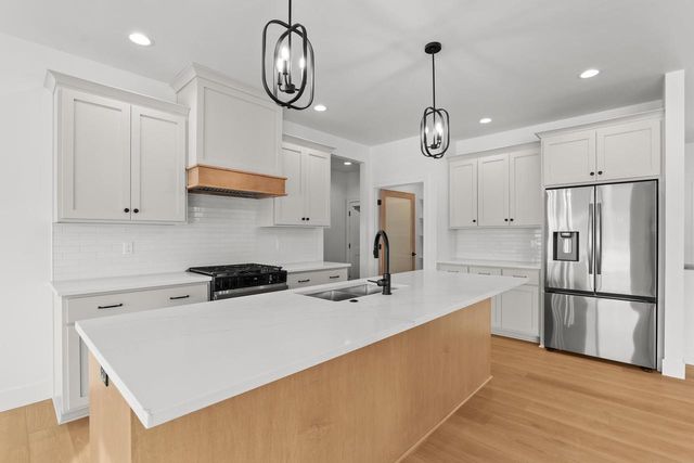 113 BECKERAE COURT, Wrightstown, WI 54180