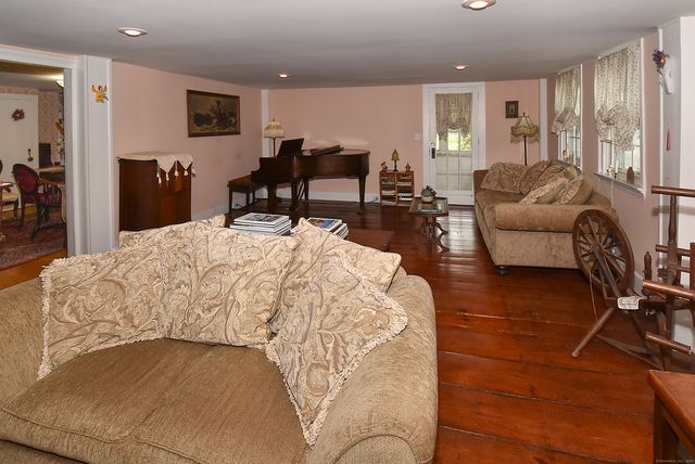 256 Park Avenue, Bloomfield, CT 06002