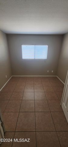 1684 W Summer Dawn Drive, Tucson, AZ 85746