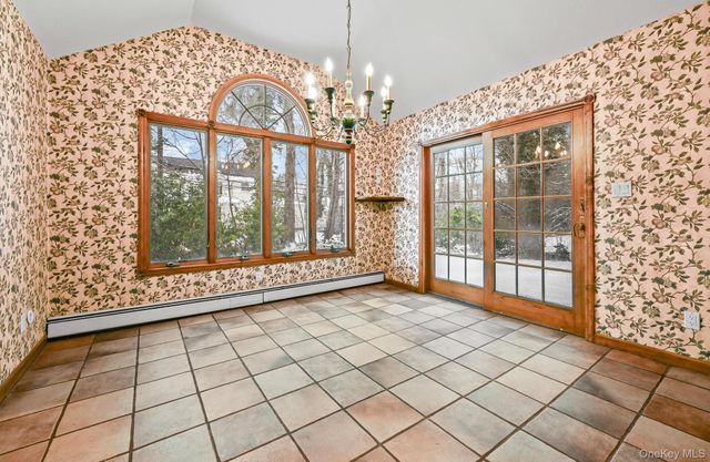 95 Oakdale Lane, East Hills, NY 11577