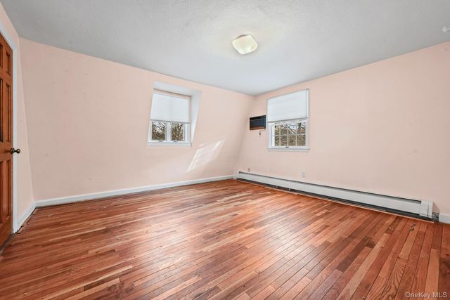 95 Oakdale Lane, East Hills, NY 11577