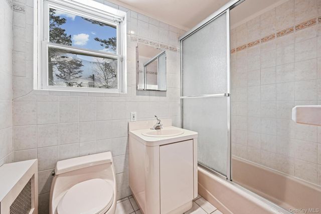 95 Oakdale Lane, East Hills, NY 11577