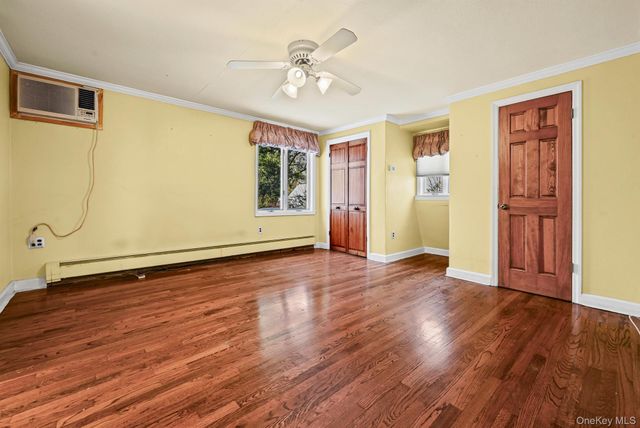 95 Oakdale Lane, East Hills, NY 11577