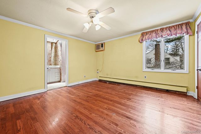 95 Oakdale Lane, East Hills, NY 11577